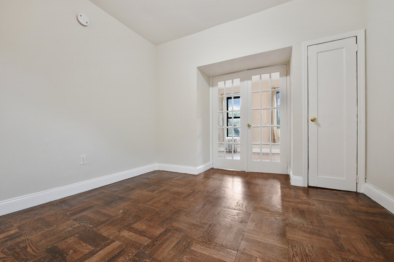 a room in East Village photo 5
