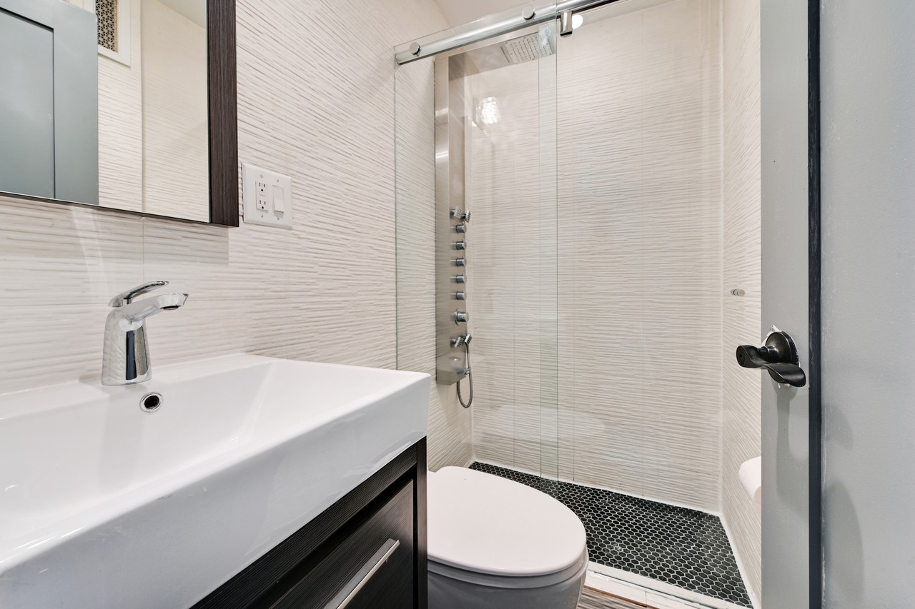 a room in East Village photo 8