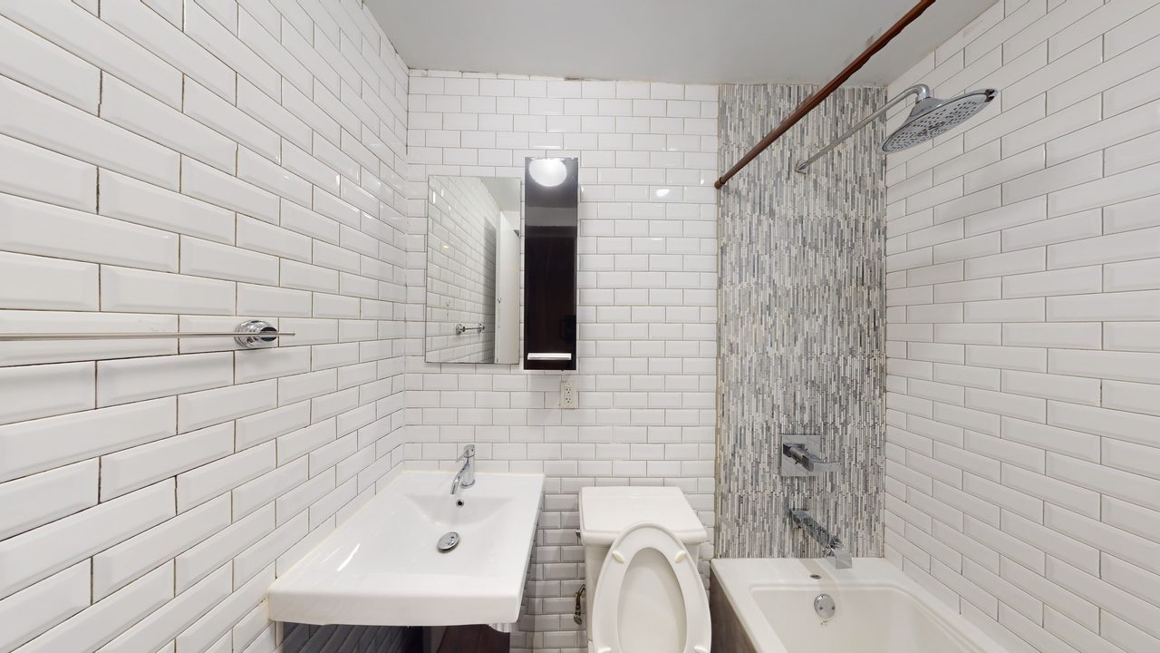 a room in Flatbush photo 5