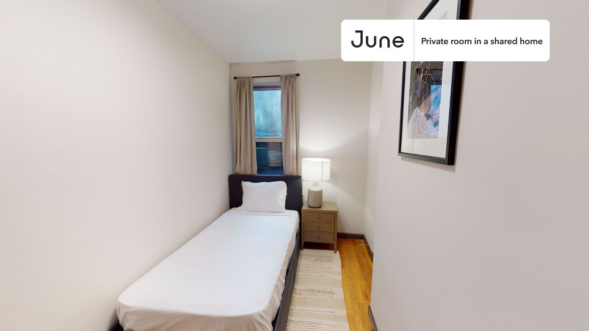 a room in Upper East Side