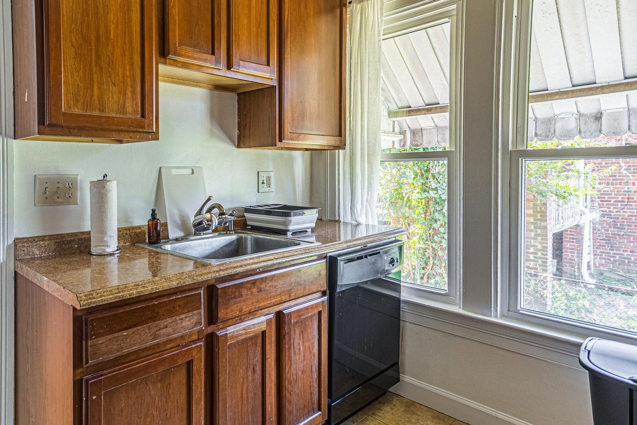 a room in Northeast Washington photo 7