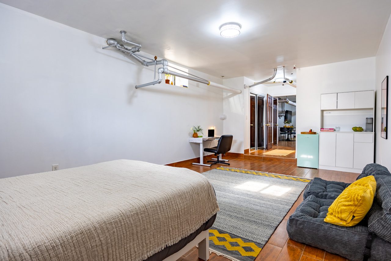 a room in Central Park North photo 4