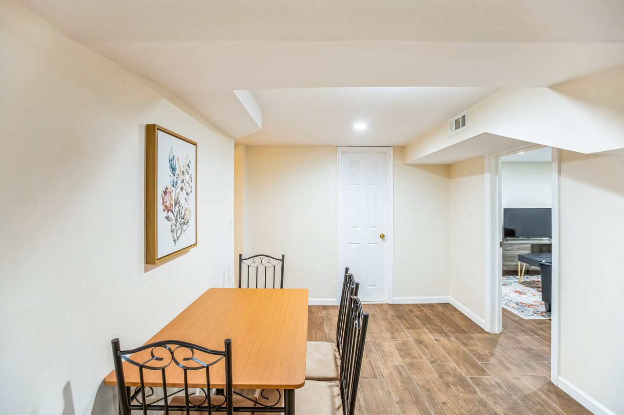 a room in Dupont Park photo 9