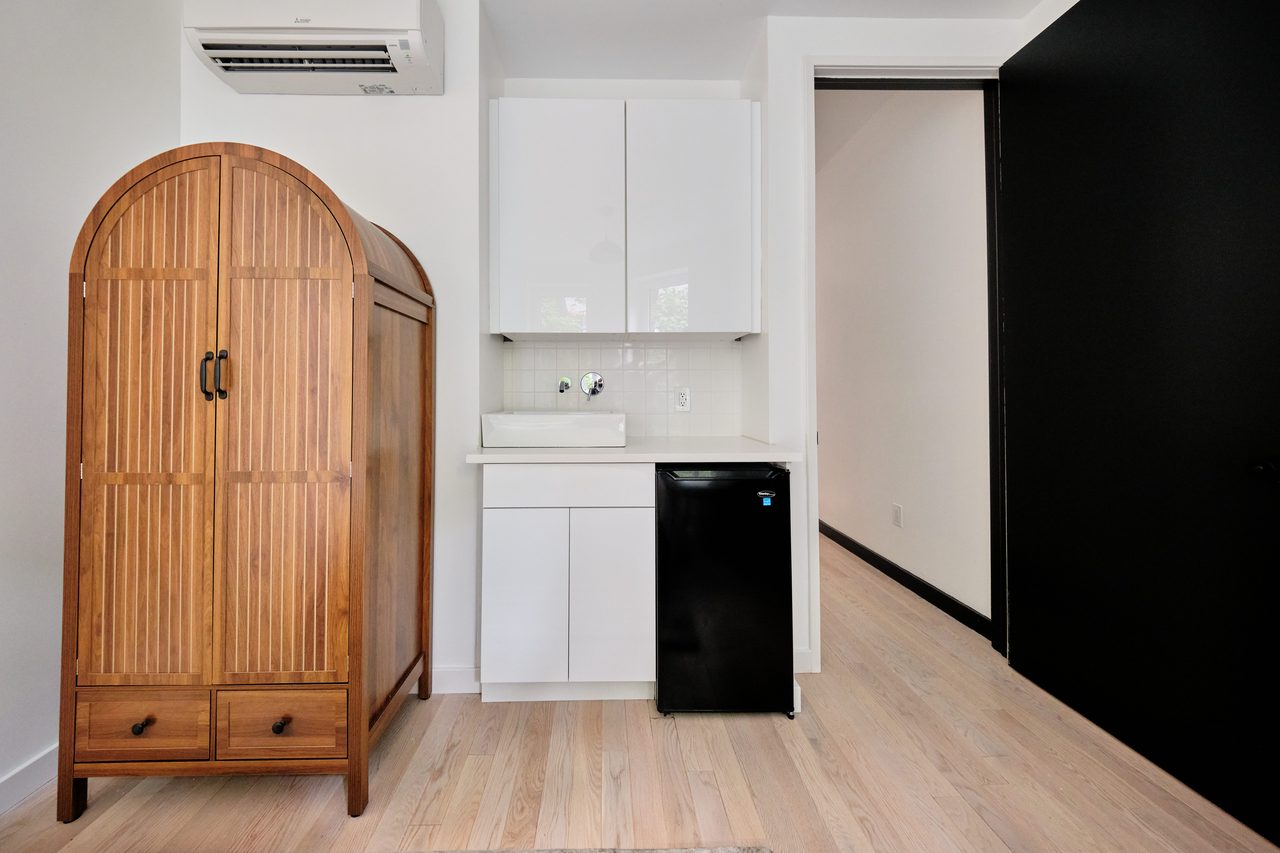 a room in Flatbush photo 4