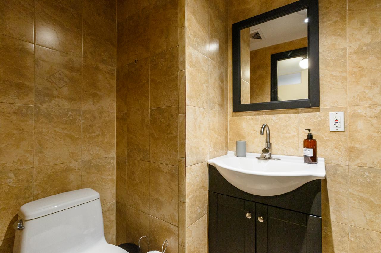 a room in Lower East Side photo 6