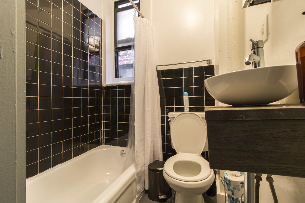 a room in East Village photo 8