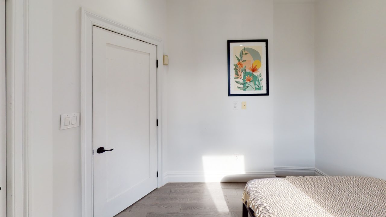 a room in Hell's Kitchen photo 5