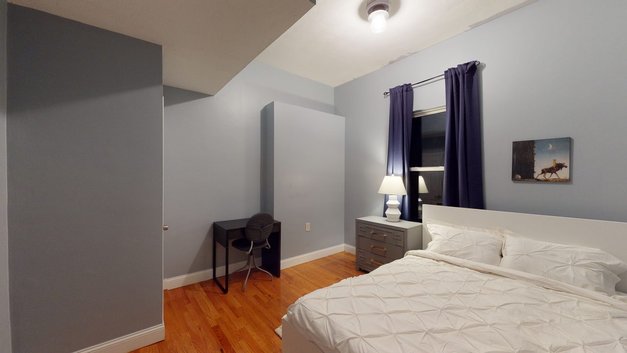a room in Allston photo 3