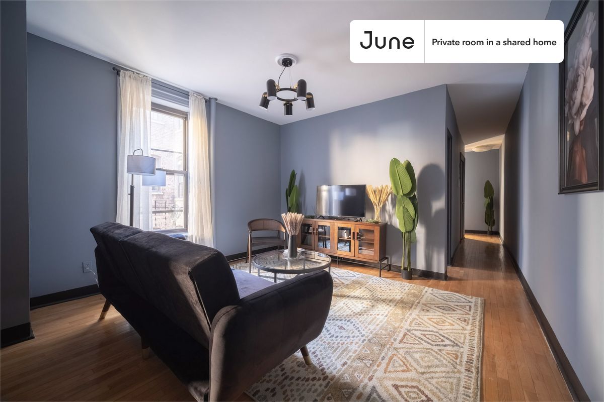 a room in Hamilton Heights photo 5
