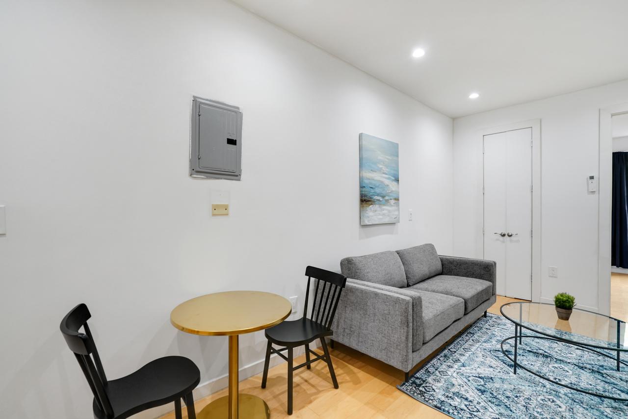 a room in Bedford-Stuyvesant photo 5