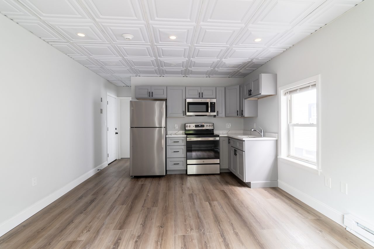 a room in East Somerville photo 5