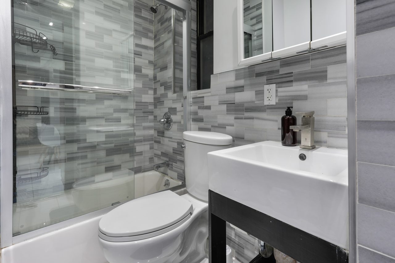 a room in Manhattanville photo 8