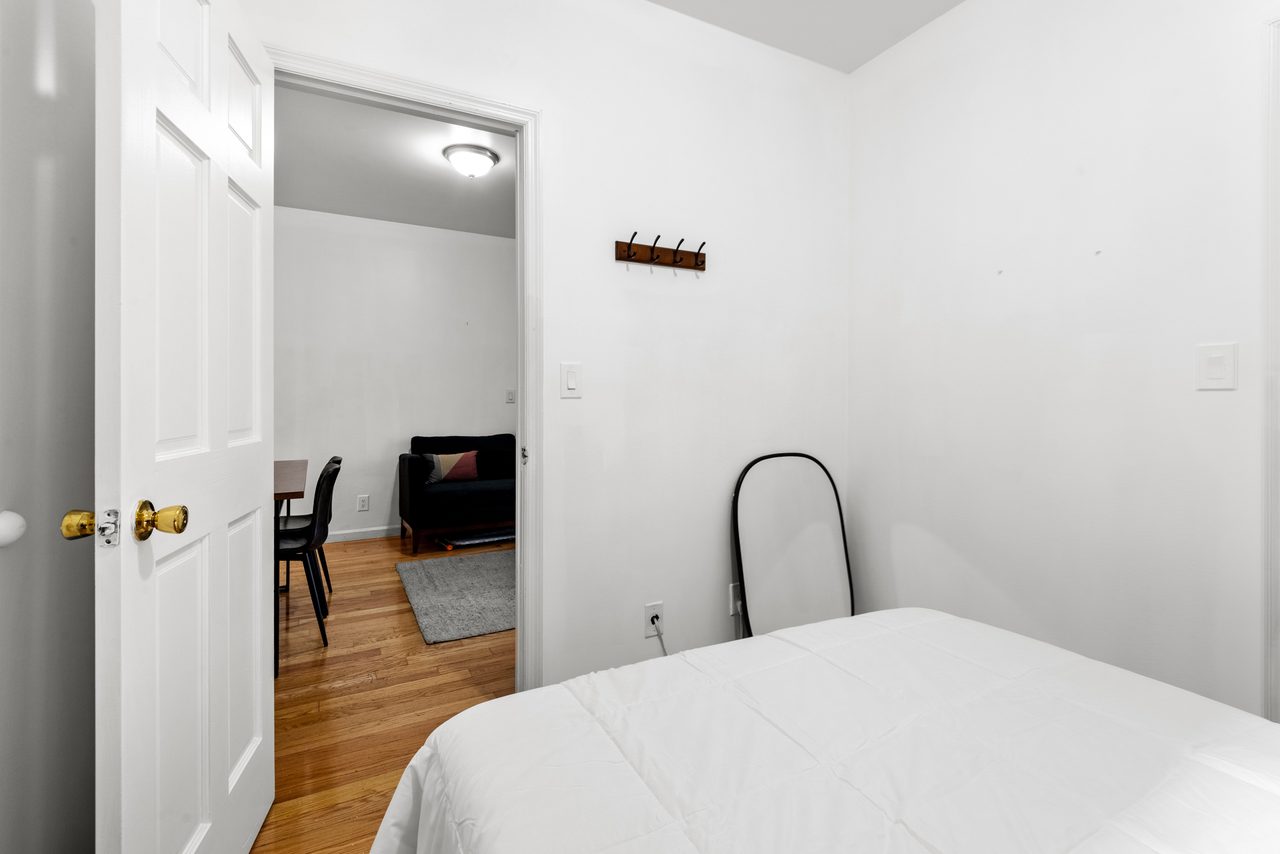 a room in Chinatown photo 2