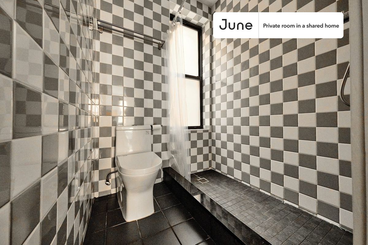 a room in Ridgewood photo 3