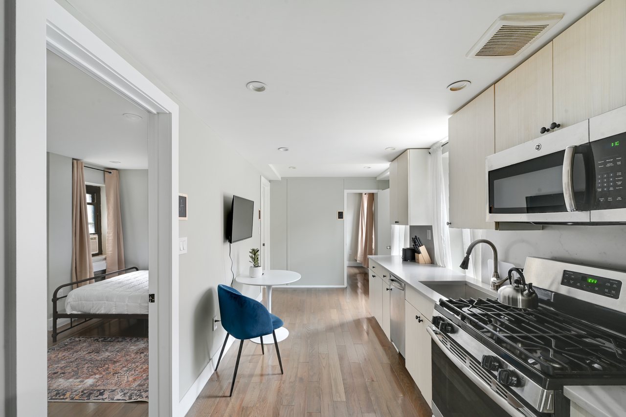 a room in East Village photo 5