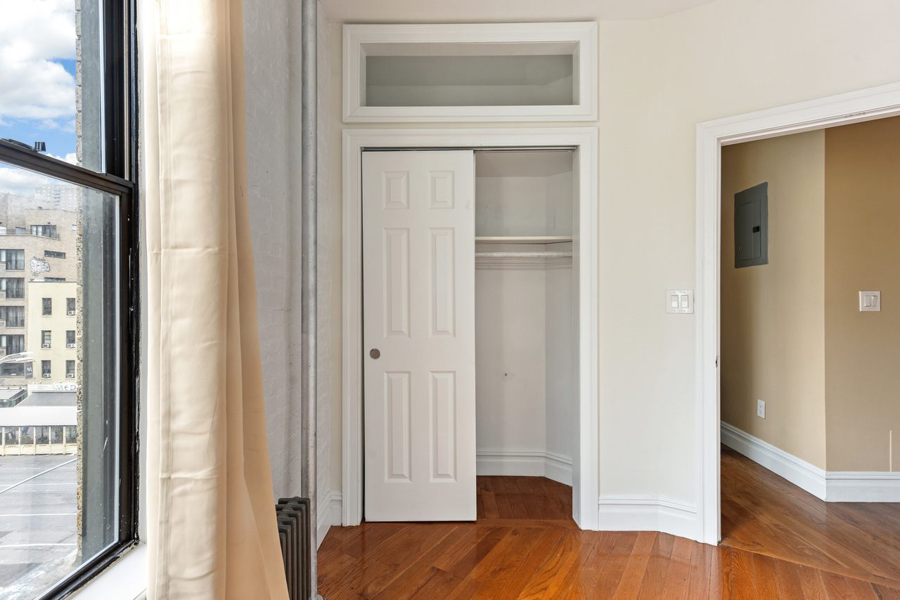 a room in Hell's Kitchen photo 4