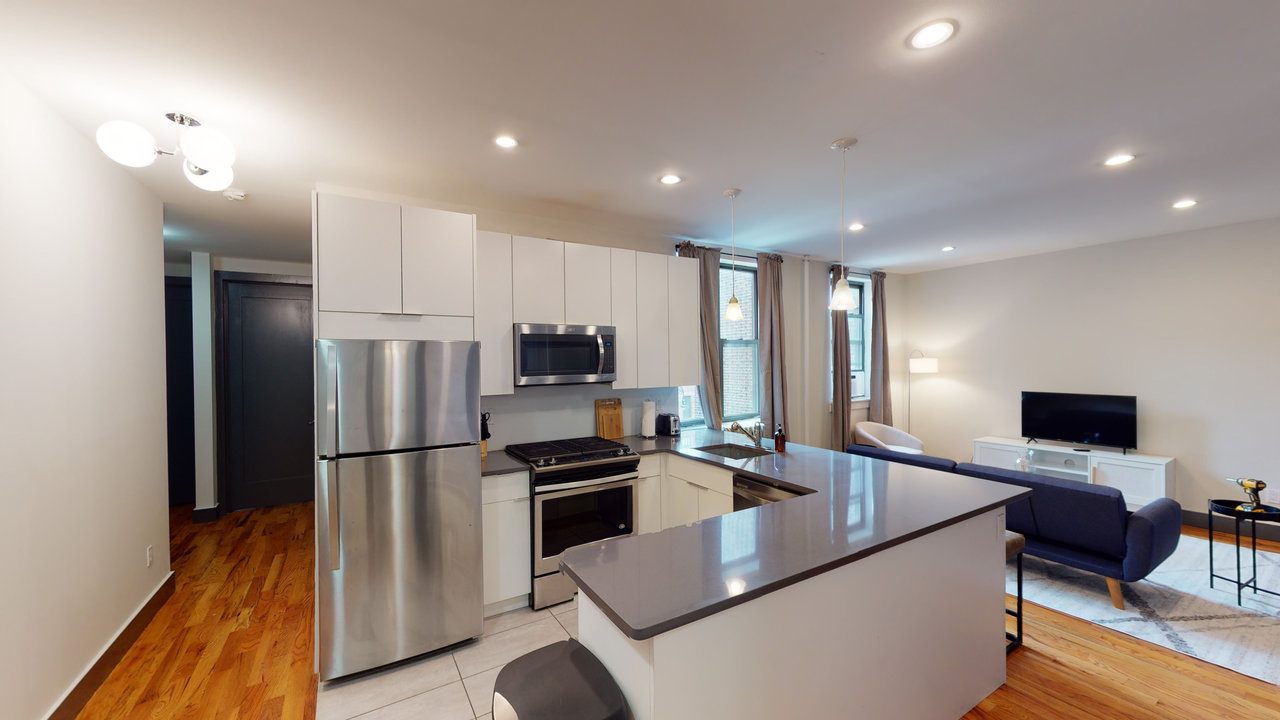 a room in Flatbush photo 6