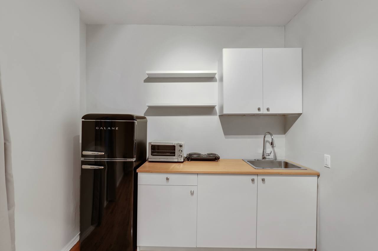 a room in Lincoln Square photo 4