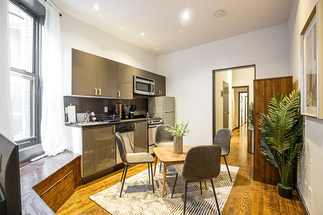 a room in Yorkville photo 3