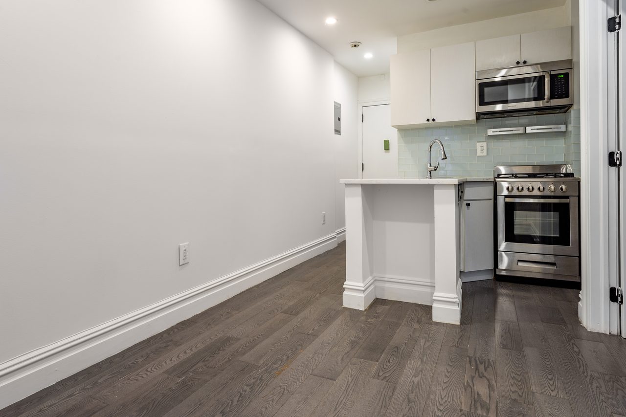 a room in East Village photo 4
