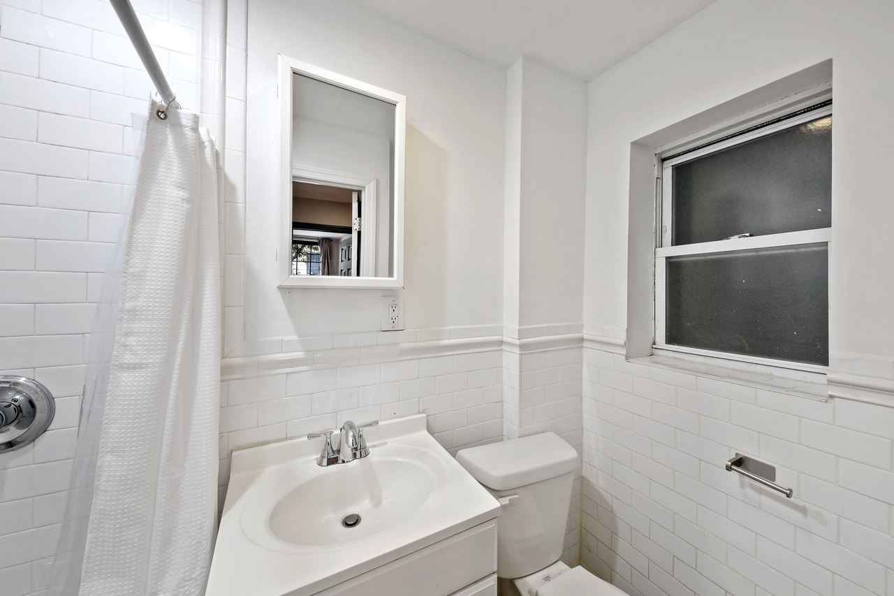a room in East Village photo 9