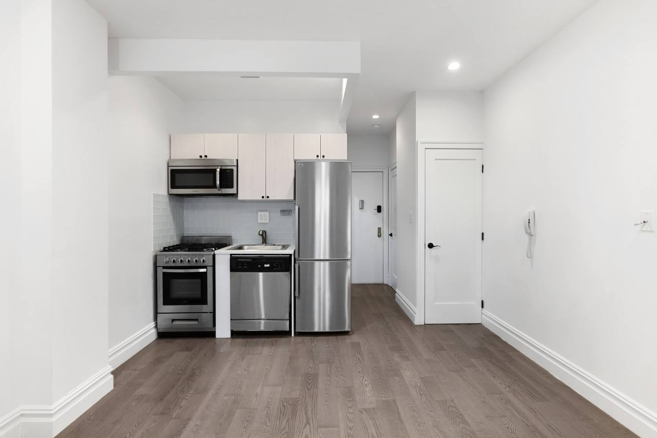 a room in East Village photo 3