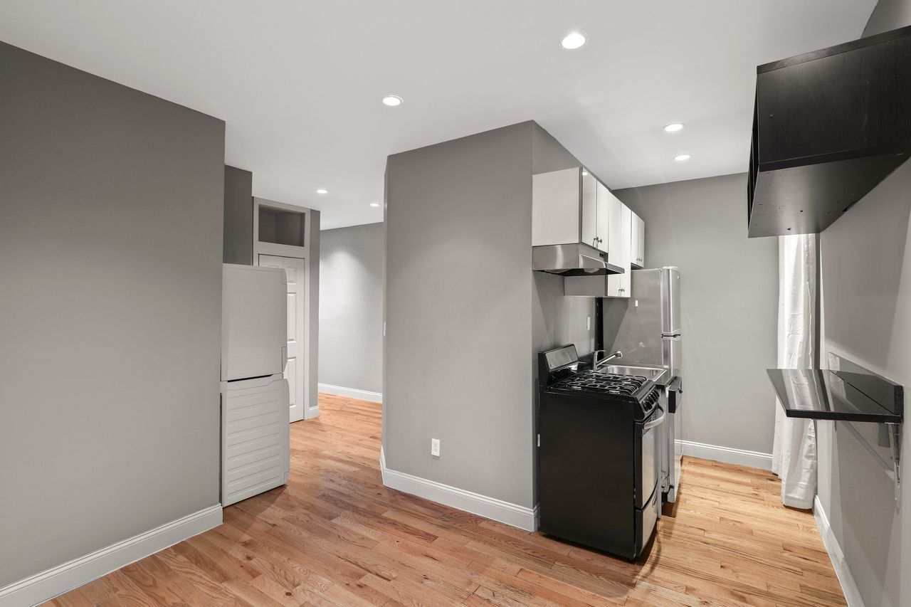 a room in East Village photo 5