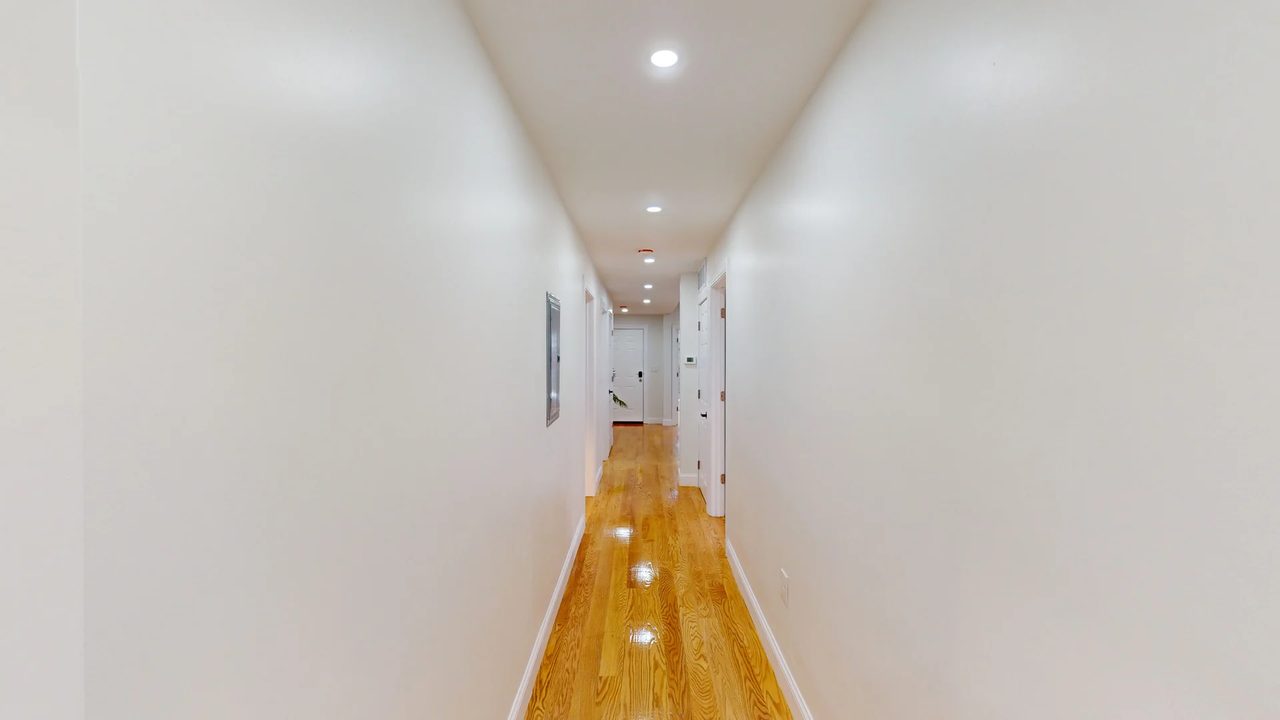a room in Roxbury photo 5