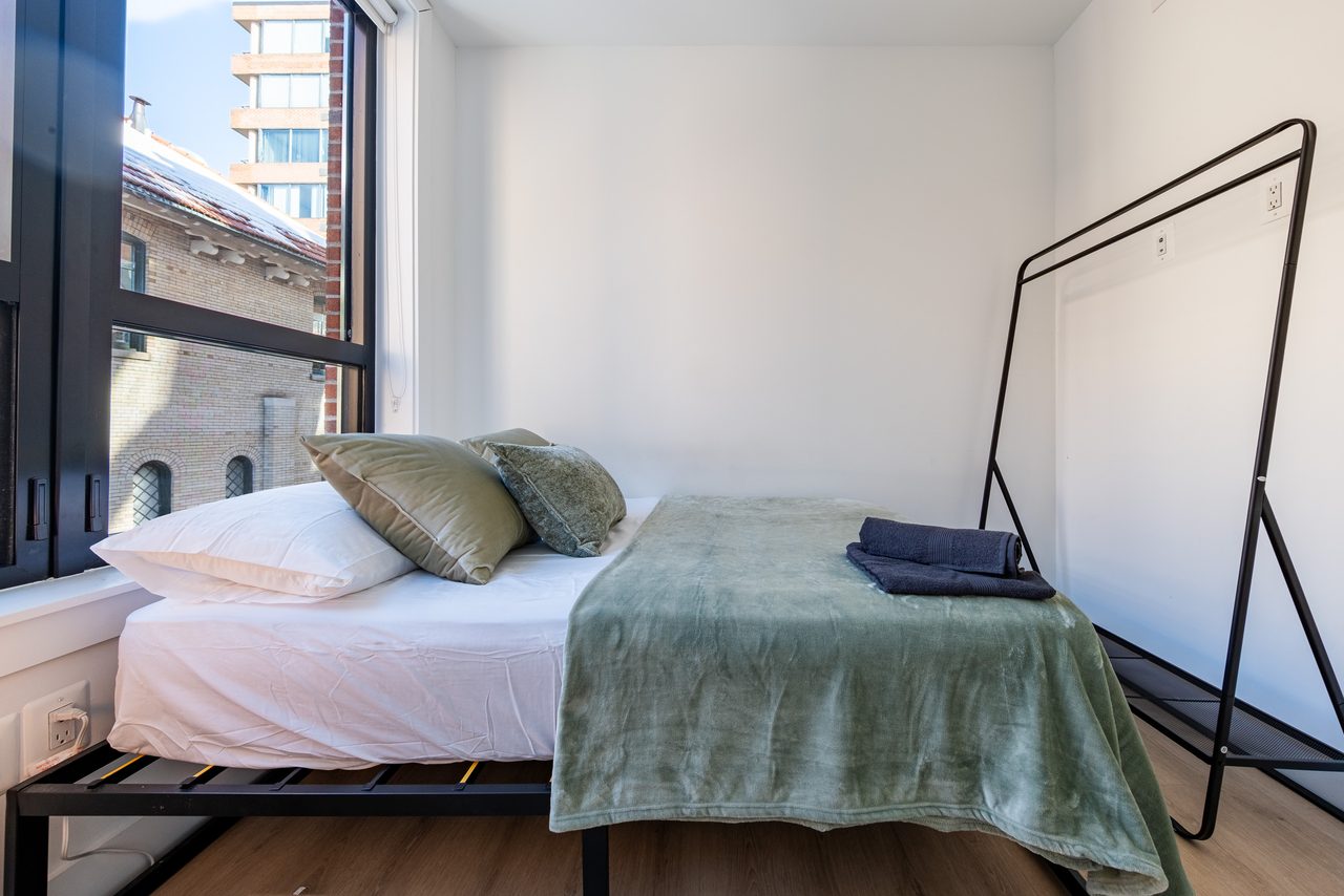 a room in Northwest Washington photo 3