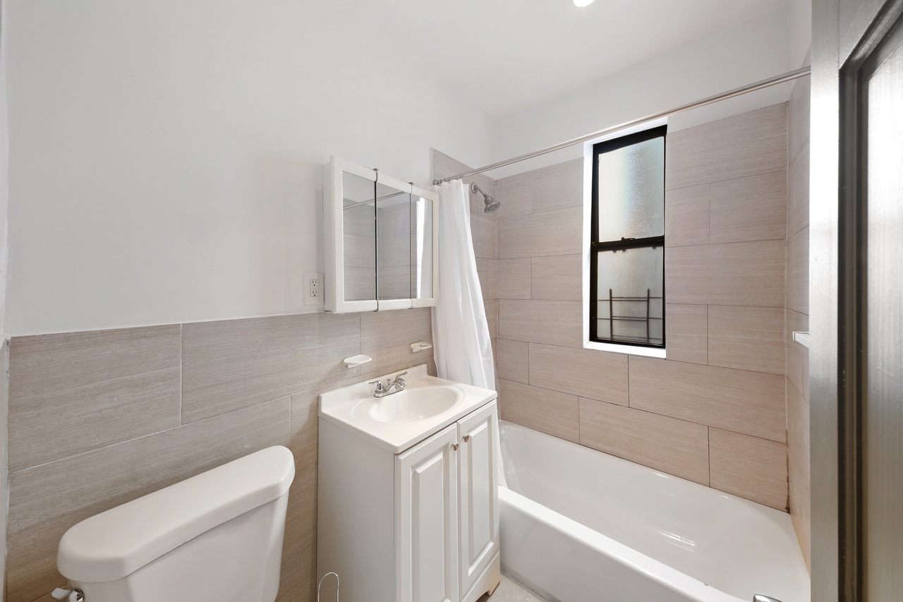 a room in East Harlem photo 7