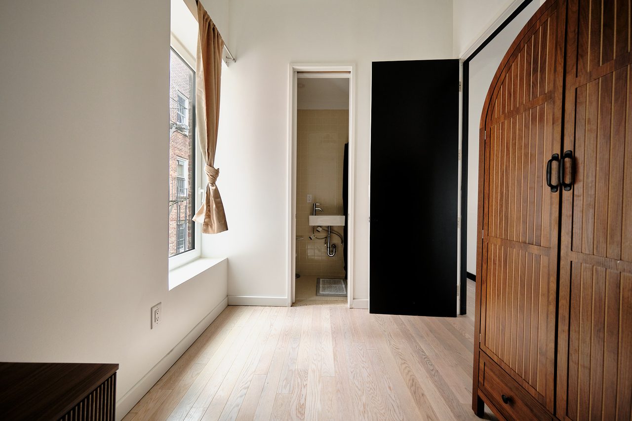 a room in Flatbush photo 3