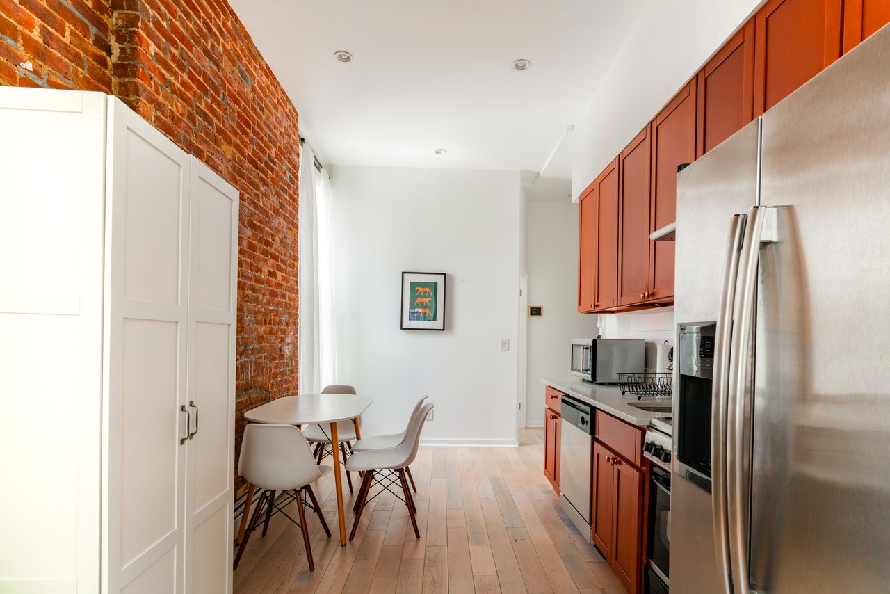 a room in Sutton Place photo 6