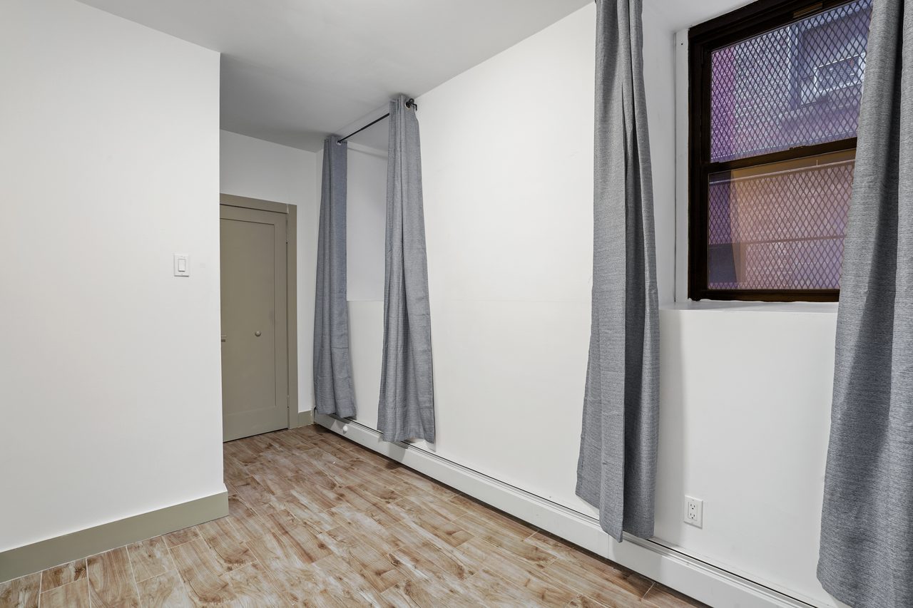 a room in Morningside Heights photo 3