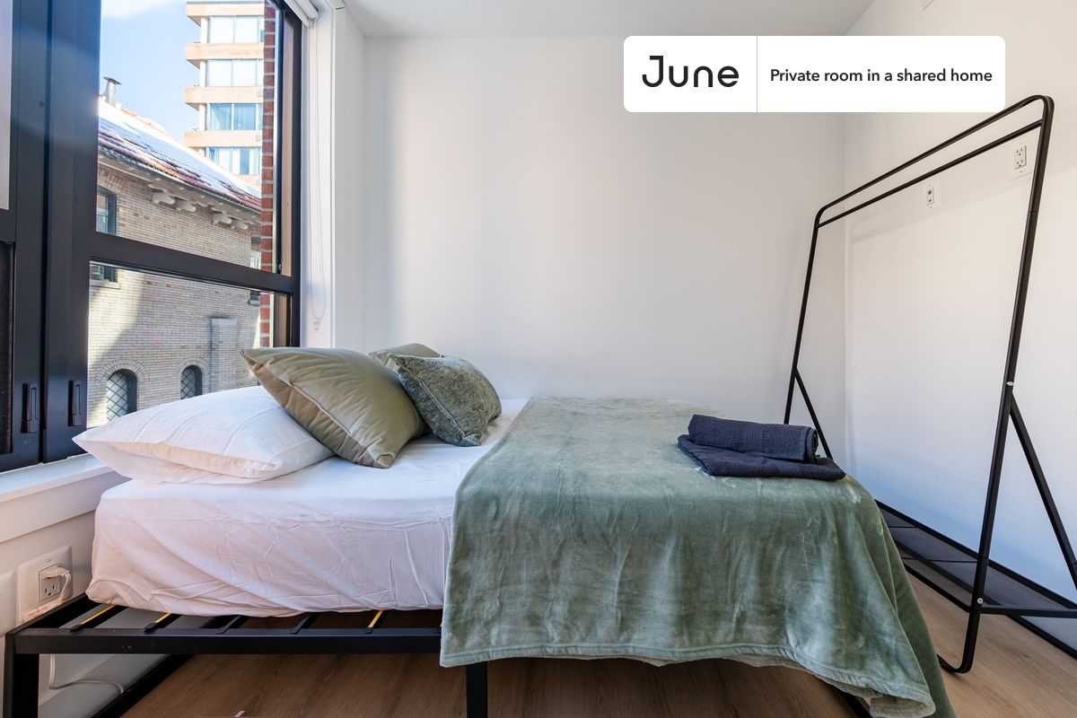 a room in Northwest Washington photo 3