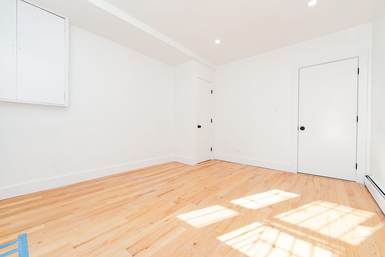a room in Bedford-Stuyvesant photo 5