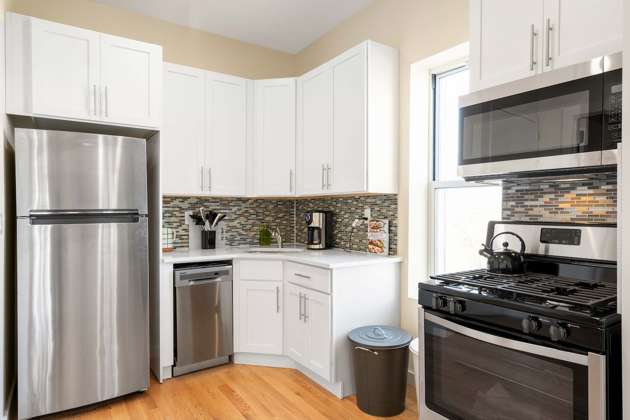 a room in Bedford-Stuyvesant photo 5