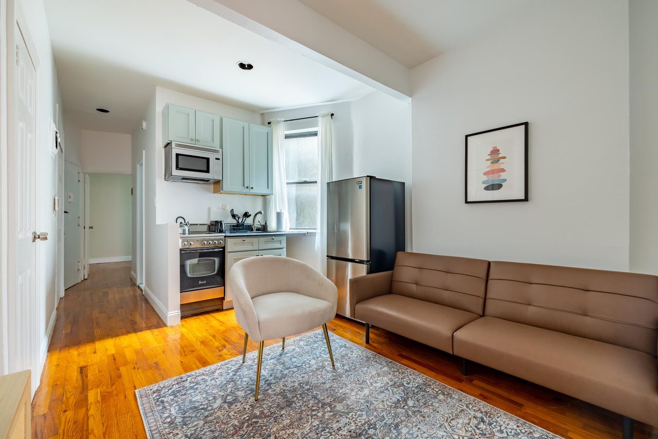 a room in East Village photo 8