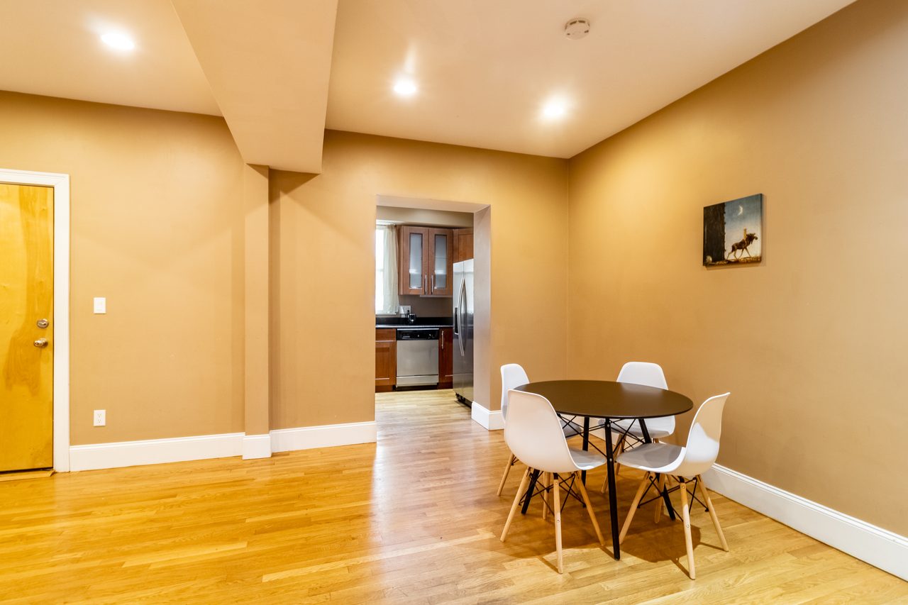 a room in Chestnut Hill photo 8