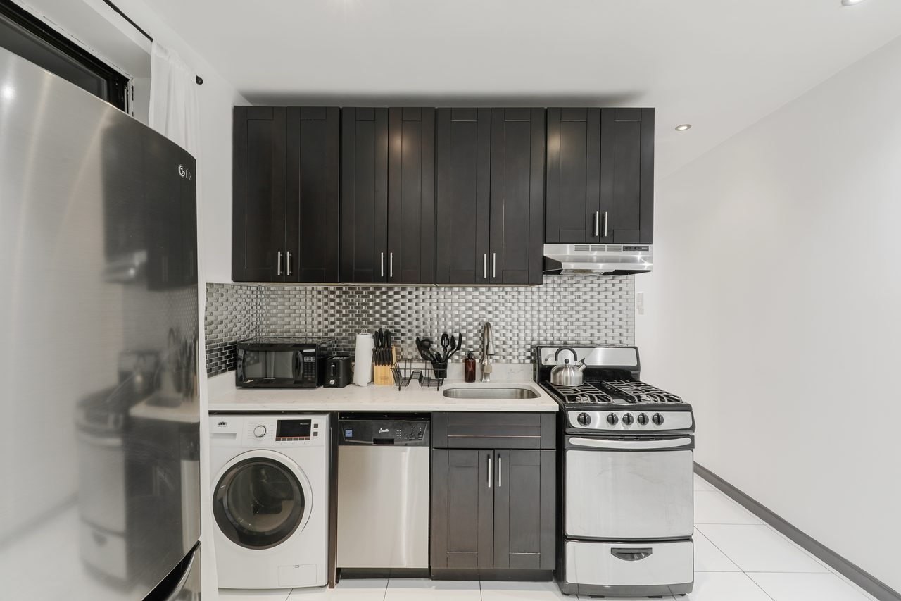 a room in Morningside Heights photo 7