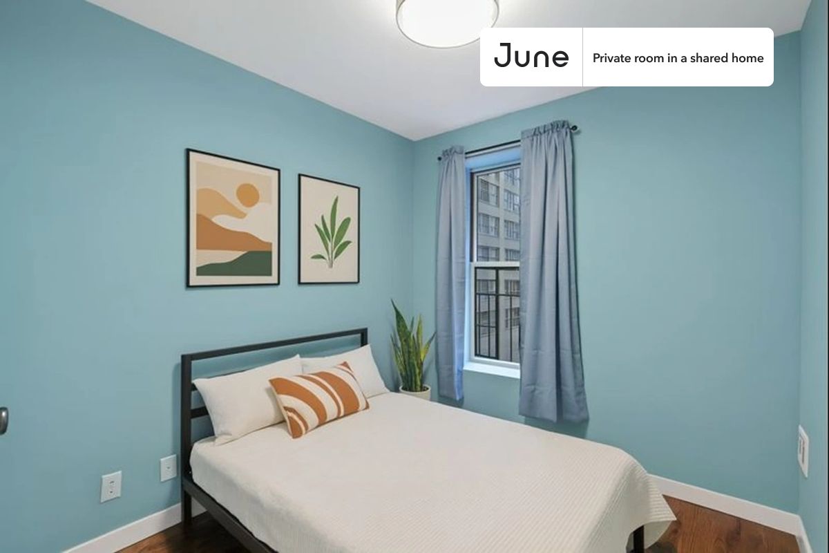 a room in Upper East Side