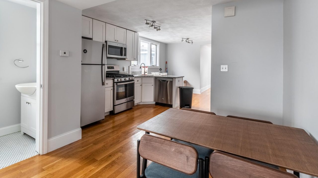 a room in East Somerville photo 7