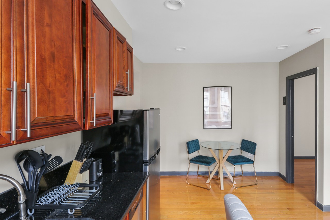 a room in East Village photo 9
