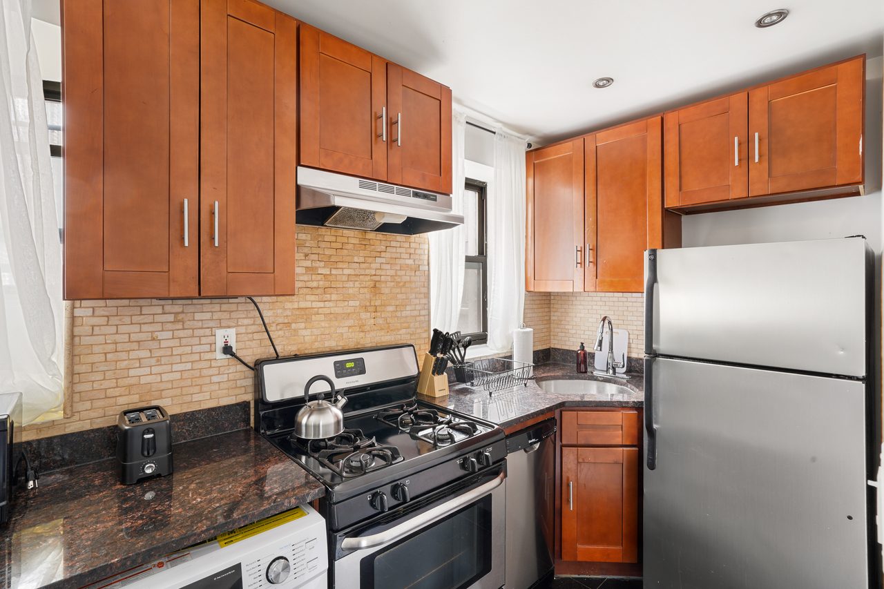 a room in Morningside Heights photo 5