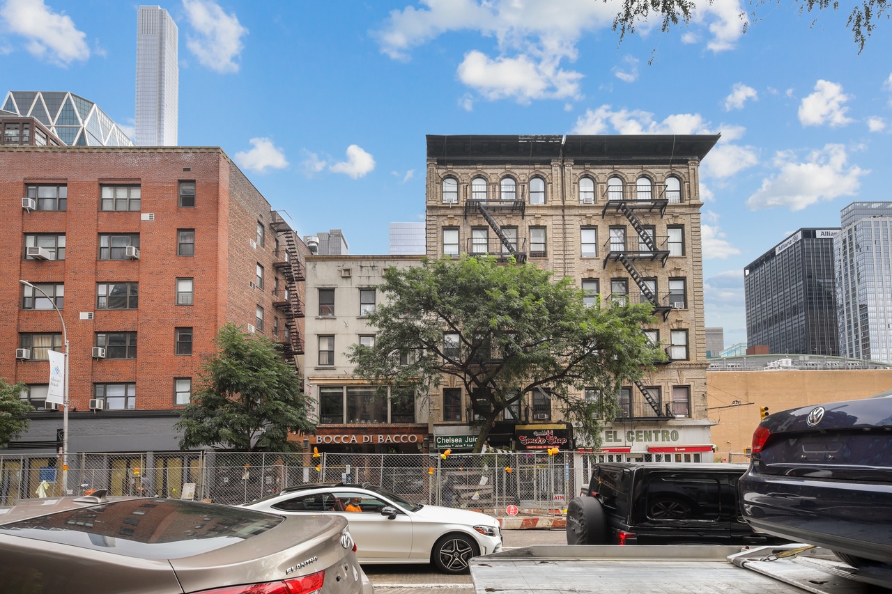 a room in Hell's Kitchen photo 6