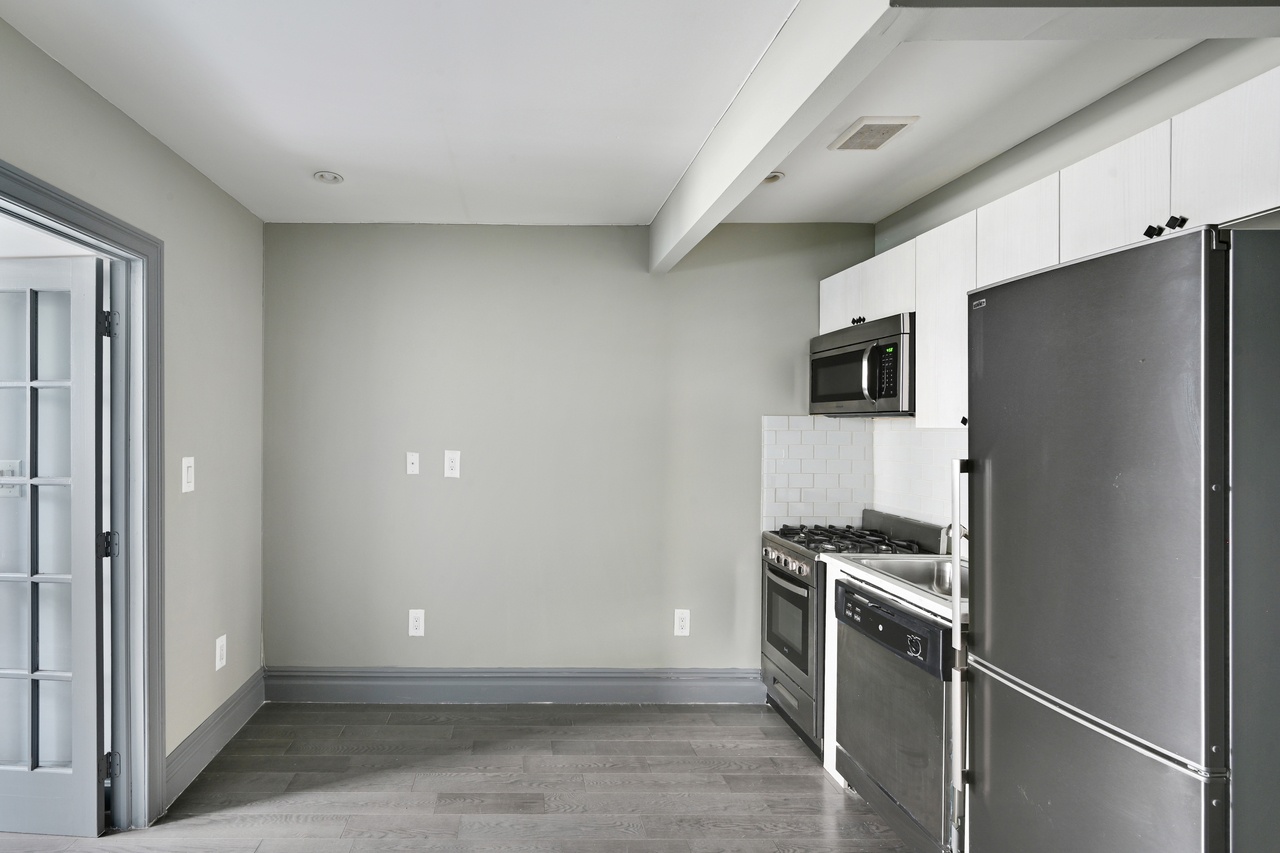 a room in East Village photo 5
