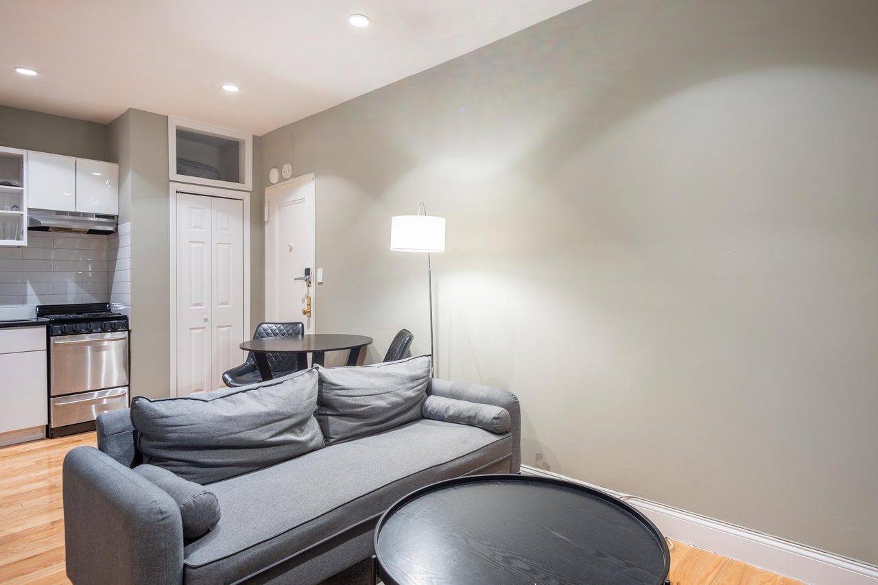 a room in East Village photo 7