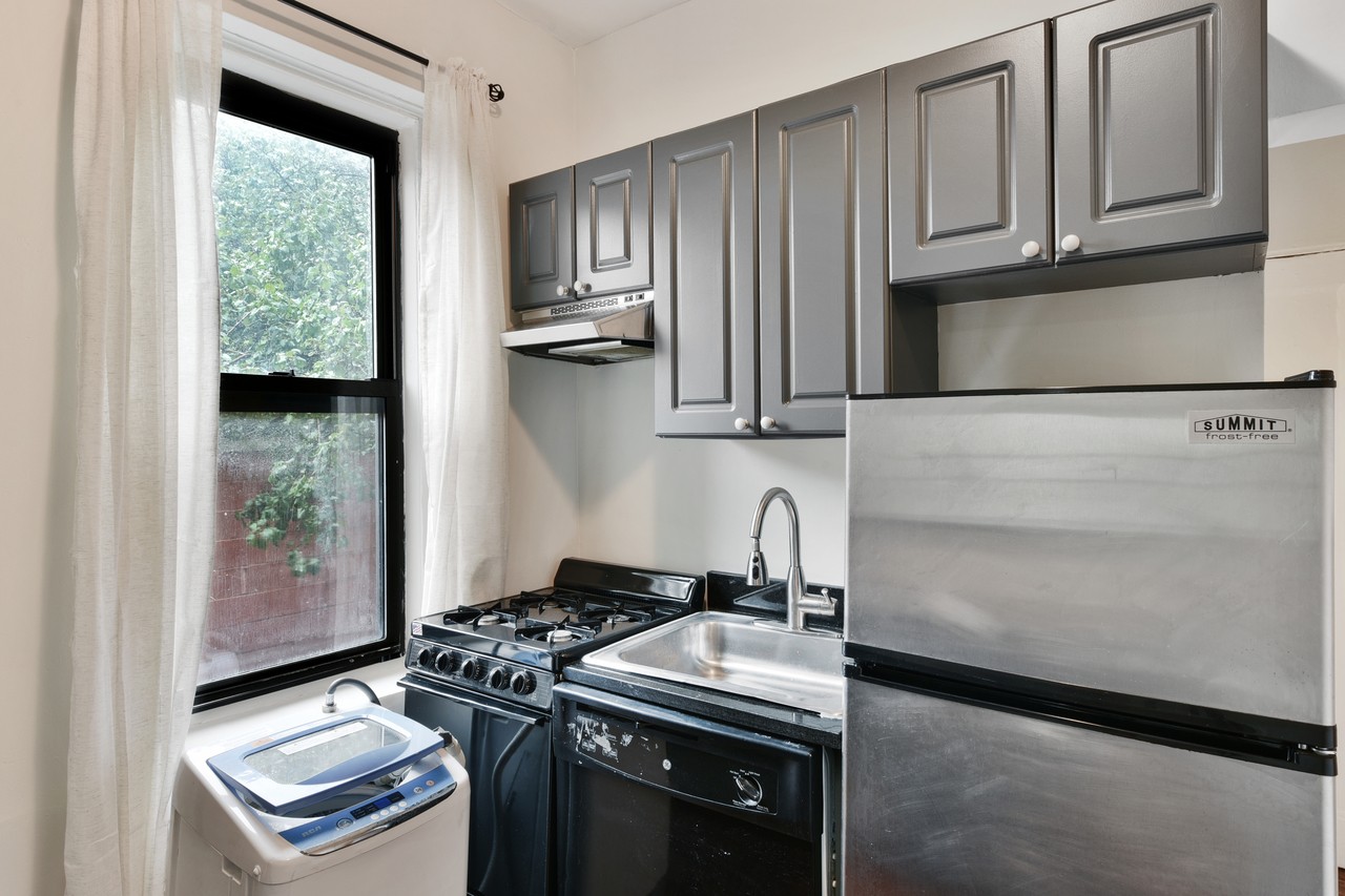 a room in East Village photo 4