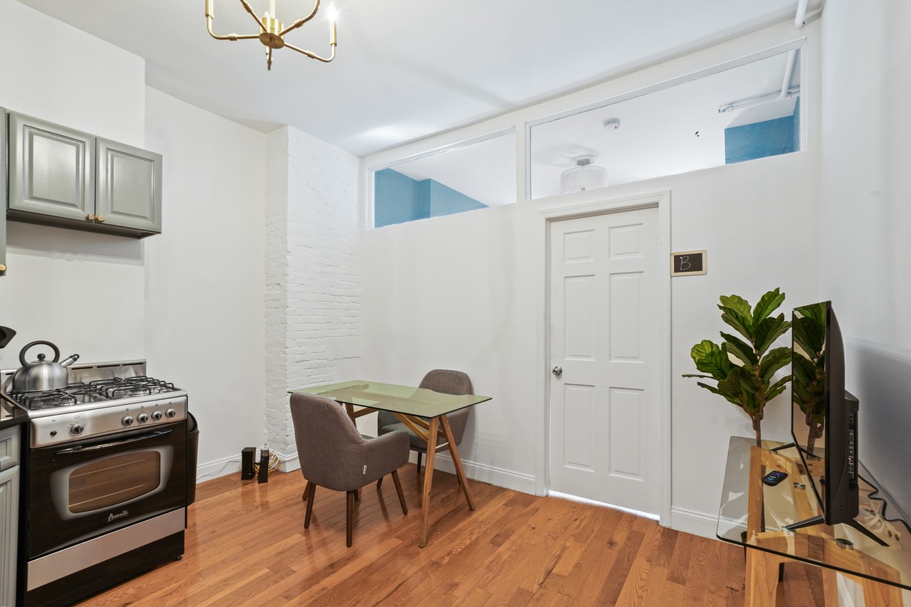 a room in East Village photo 5