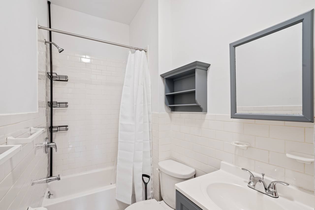 a room in East Village photo 7