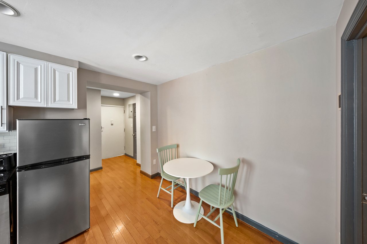 a room in East Village photo 8